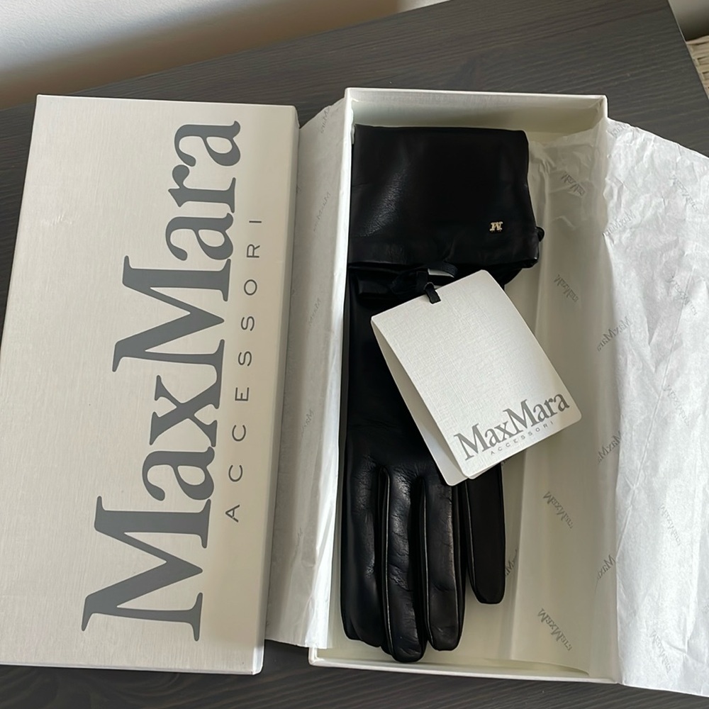 MaxMara black leather gloves NWT